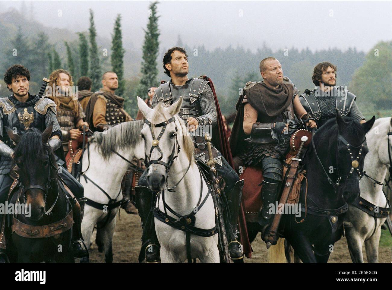 IOAN GRUFFUDD, JOEL EDGERTON, RAY STEVENSON, Clive Owen, Ray Winstone, HUGH DANCY KING ARTHUR, 2004 Foto Stock