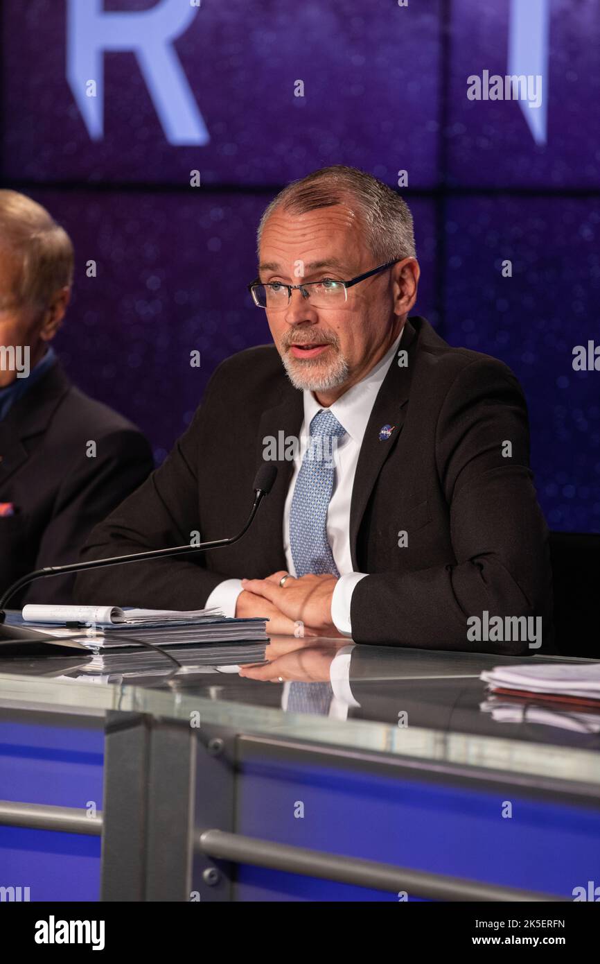 Jim Free, amministratore associato della Exploration Systems Development Mission Directorate della NASA, partecipa a una conferenza stampa del 3 settembre 2022 al Kennedy Space Center della NASA in Florida, dopo il lancio di Artemis sono stato esonerato dal Launch Complex 39B di Kennedy. Le squadre hanno incontrato una perdita di idrogeno liquido durante il caricamento del propellente nella fase principale del razzo Space Launch System. La prima di una serie di missioni sempre più complesse, Artemis i fornirà una base per l'esplorazione dello spazio profondo umano e dimostrerà il nostro impegno e la nostra capacità di estendere la presenza umana alla Luna e b Foto Stock