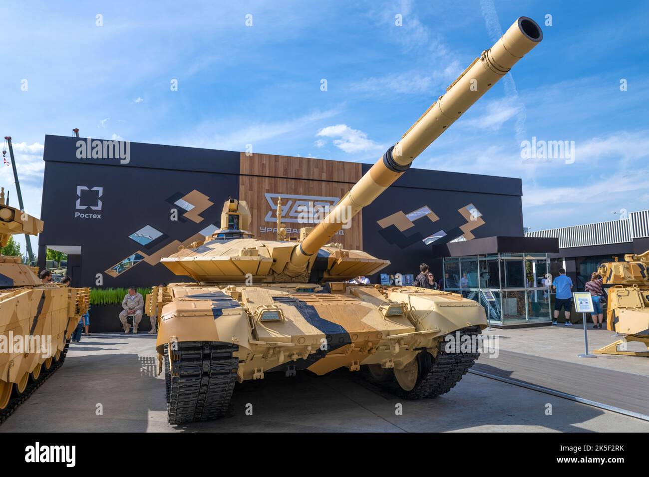 REGIONE DI MOSCA, RUSSIA - 19 AGOSTO 2022: Tank T-90ms sul forum militare-tecnico internazionale Army-2022 Foto Stock