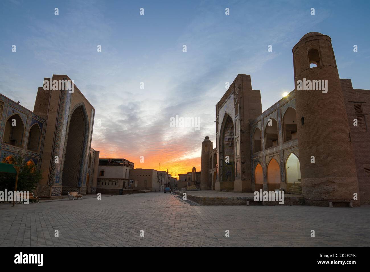 Dawn sulla strada del vecchio Bukhara, Uzbekistan Foto Stock