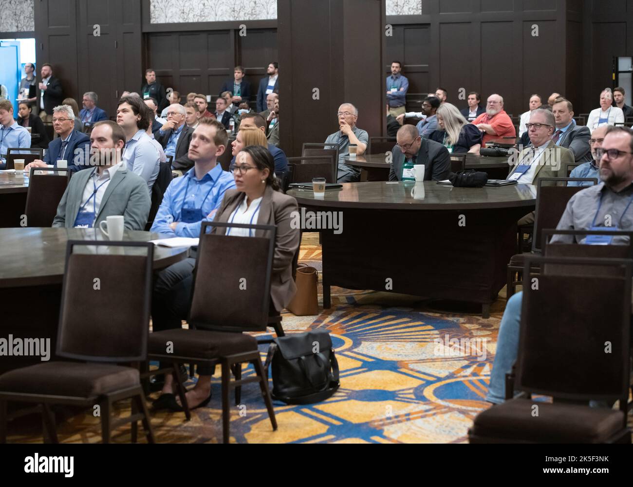 I partecipanti all'evento alla conferenza NETS 2022 partecipano a sessioni tecniche e discussioni incentrate sulle tecnologie nucleari per le missioni spaziali e i programmi di ricerca. Foto Stock