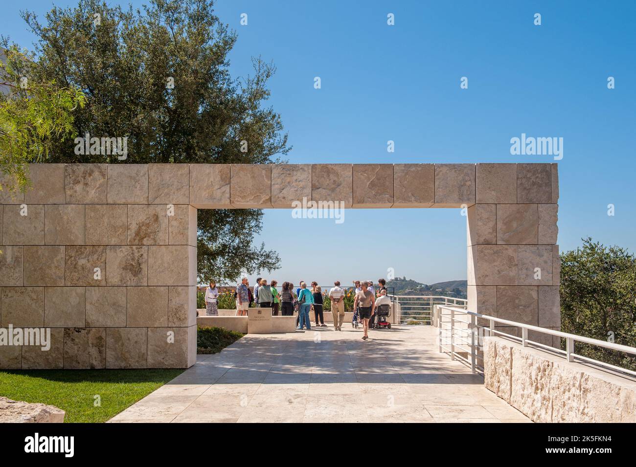 Il Getty Center, situato a Brentwood, si affaccia su Los Angeles ed è famoso per la sua architettura moderna e l'arte famosa in tutto il mondo Foto Stock