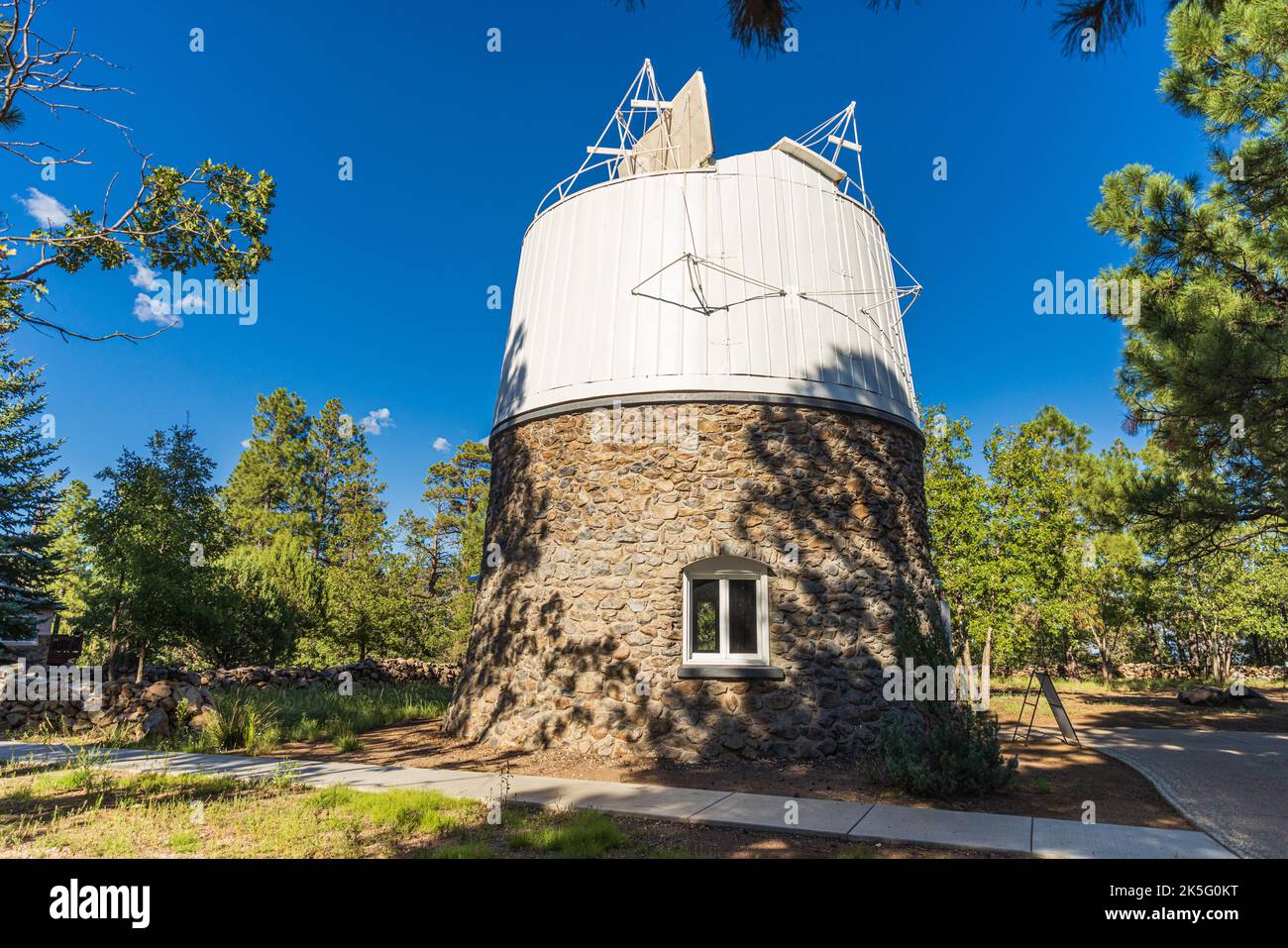 FLAGSTAFF, ARIZONA - 1 SETTEMBRE 2022: Il telescopio alla scoperta di Plutone all'Osservatorio Lowell su Mars Hill a Flagstaff Arizona. Foto Stock