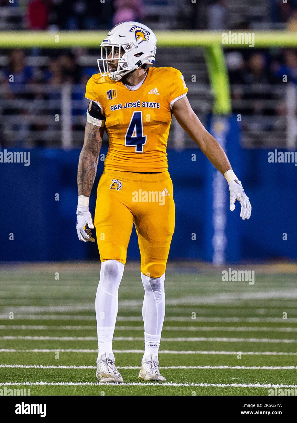 Stadio CEFCU di San Jose, California. 07th Ott 2022. San Jose, CA U.S.A. San Jose state Wide Receiver Elijah Cooks (4) sulla linea di scaramaggio durante la partita di calcio NCAA tra i ribelli UNLV e lo Stato di San Jose Spartans. Gli Spartans hanno battuto l'UNLV 40-7 allo stadio CEFCU di San Jose, CA. Thurman James/CSM/Alamy Live News Foto Stock