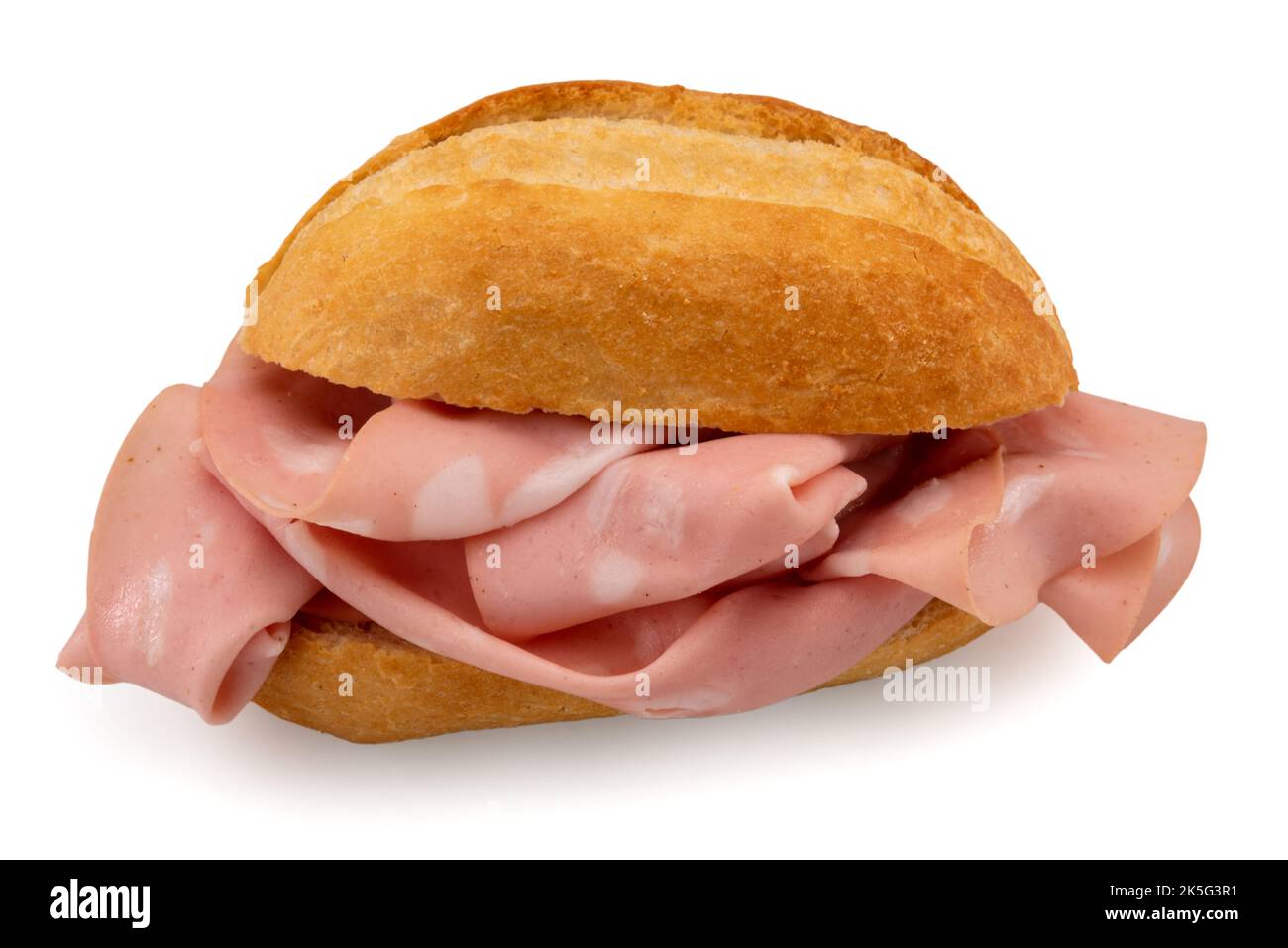 Panino farcito con mortadella, salsiccia tipica italiana di Bologna, panino isolato su bianco, percorso di taglio Foto Stock