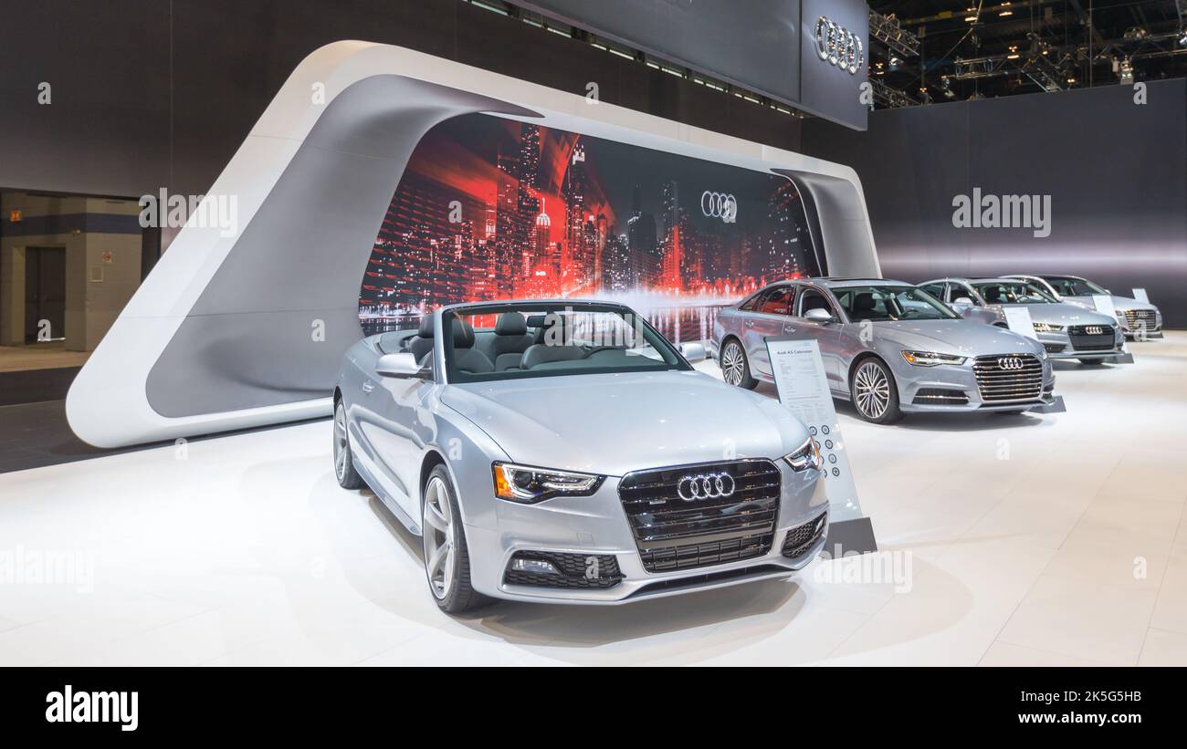 CHICAGO, il/USA - 13 FEBBRAIO 2015: Una Audi A5 Cabriolet 2015, A6, A7, A8 L Cars, Chicago Auto Show (CAS). Foto Stock