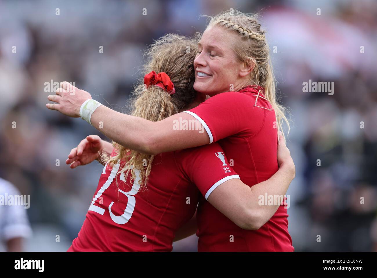 Abby Dow of England e Alex Matthews of England celebrano la prova durante la partita della Coppa del mondo di rugby femminile Inghilterra Donne contro Fiji Donne all'Eden Park, Auckland, Nuova Zelanda, 8th ottobre 2022 (Photo by Natalie Bell/News Images). Foto Stock