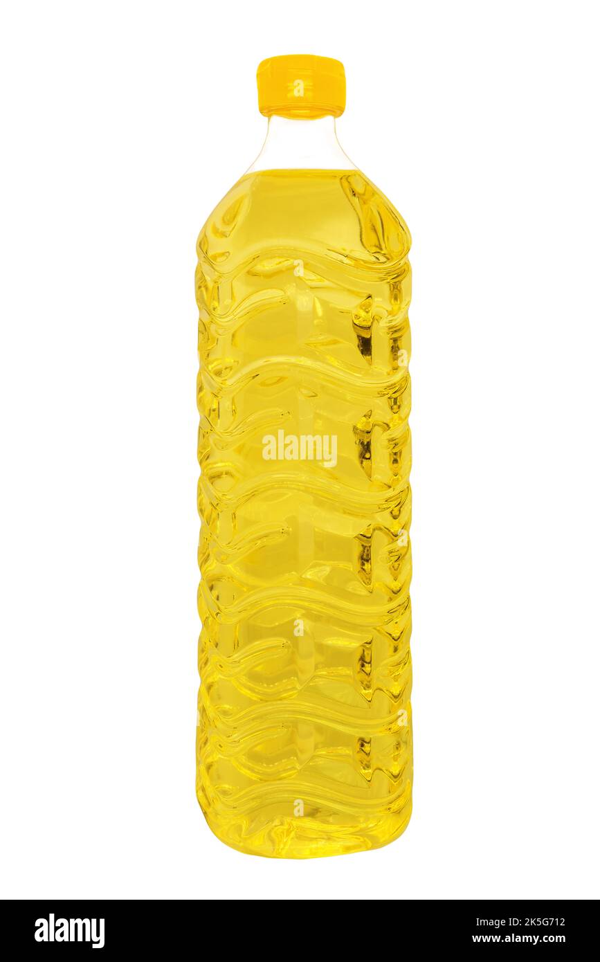 Una bottiglia di plastica di olio di girasole, un olio di origine vegetale che viene estratto dalla spremitura dei semi della pianta di girasole, isolato su cui Foto Stock