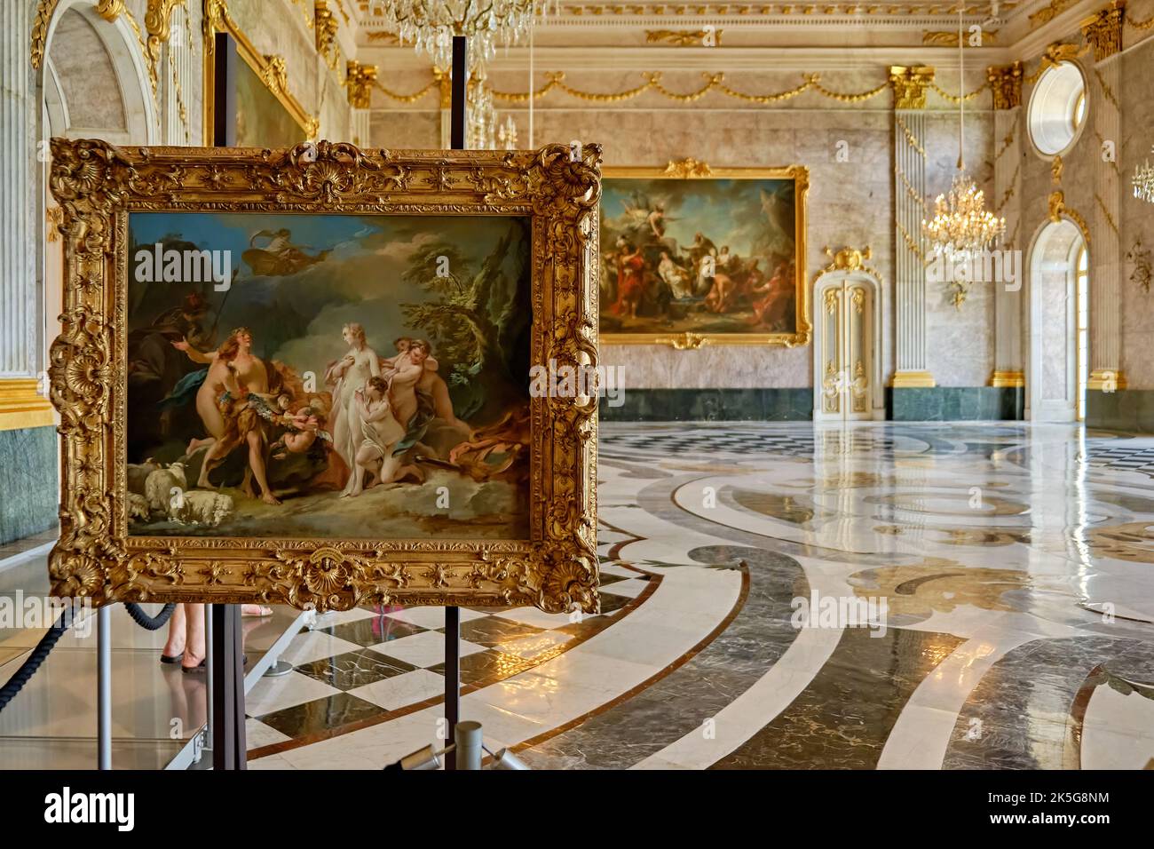 Sala in marmo con dipinto "il Giudizio di Parigi" di Jean Baptiste Marie Pierre, Palazzo nuovo, Parco Sanssouci, Potsdam, Brandeburgo, Germania. Foto Stock