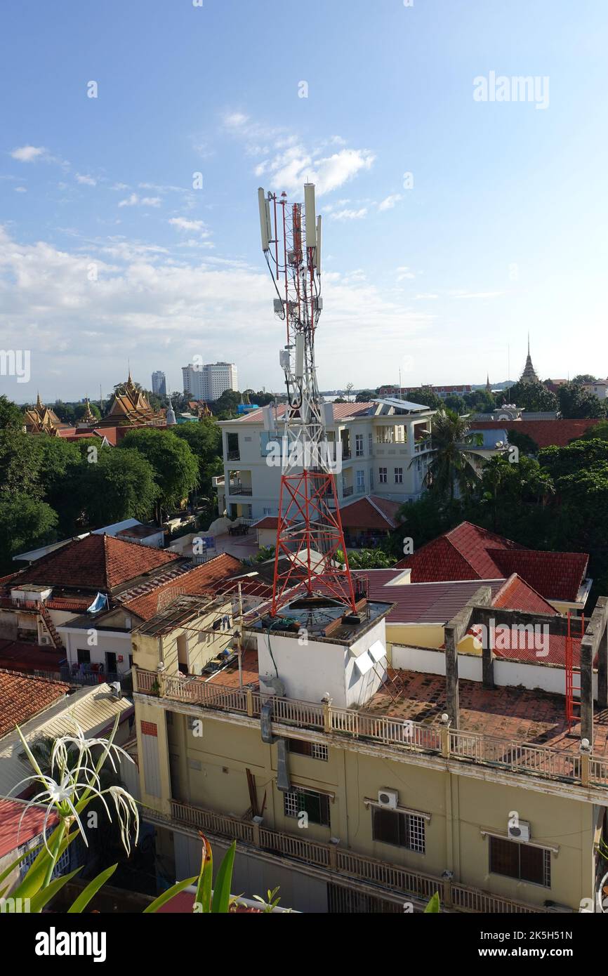 Torre del telefono cellulare a Phnom Penh Foto Stock