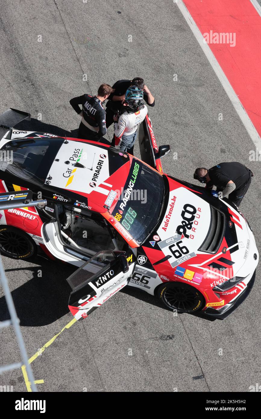 1 ottobre 2022 - Auto in pit Lane al Festival of Speed, Festival de Velocidad, al circuito della Catalogna a Barcellona, Montmelo, Spagna Foto Stock