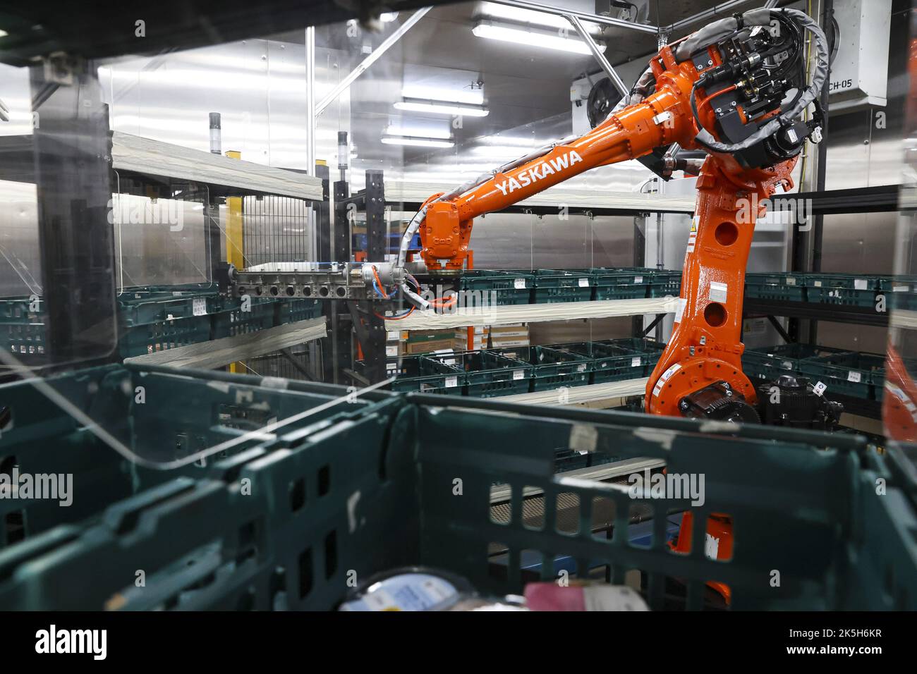 Kerry Logistics Network's media tour di Kerry TC Warehouse 1 a Tai WO Hau. 28SEP22 SCMP/Edmond SO Foto Stock