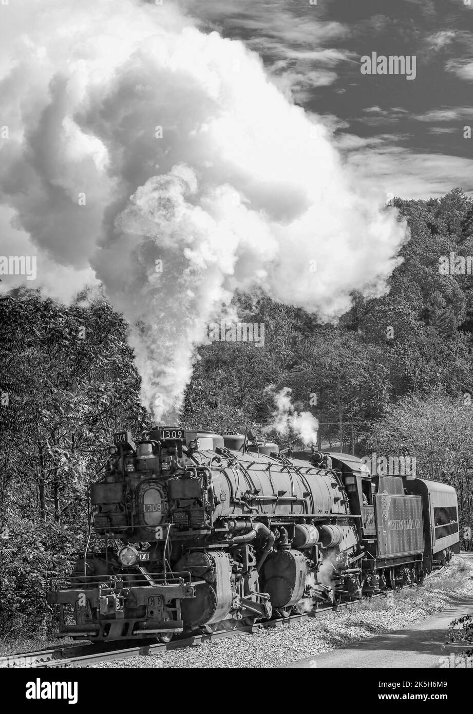 Western Maryland Cumberland Railroad #1309 n The Cumberland Mountains B&W. Foto Stock