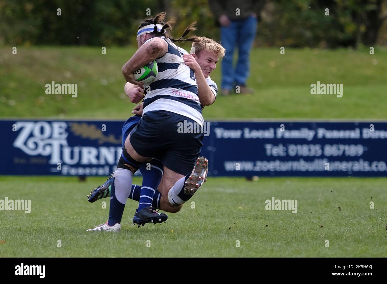 Jedburgh, Regno Unito. 8th Ott 2022. Home Side JedForest ha ottenuto una vittoria decisiva nel 51-20 su Visitors Heriots Blues Men al Riverside Park di Jedburgh sabato 08 ottobre 2022. Credit: Rob Gray/Alamy Live News Foto Stock