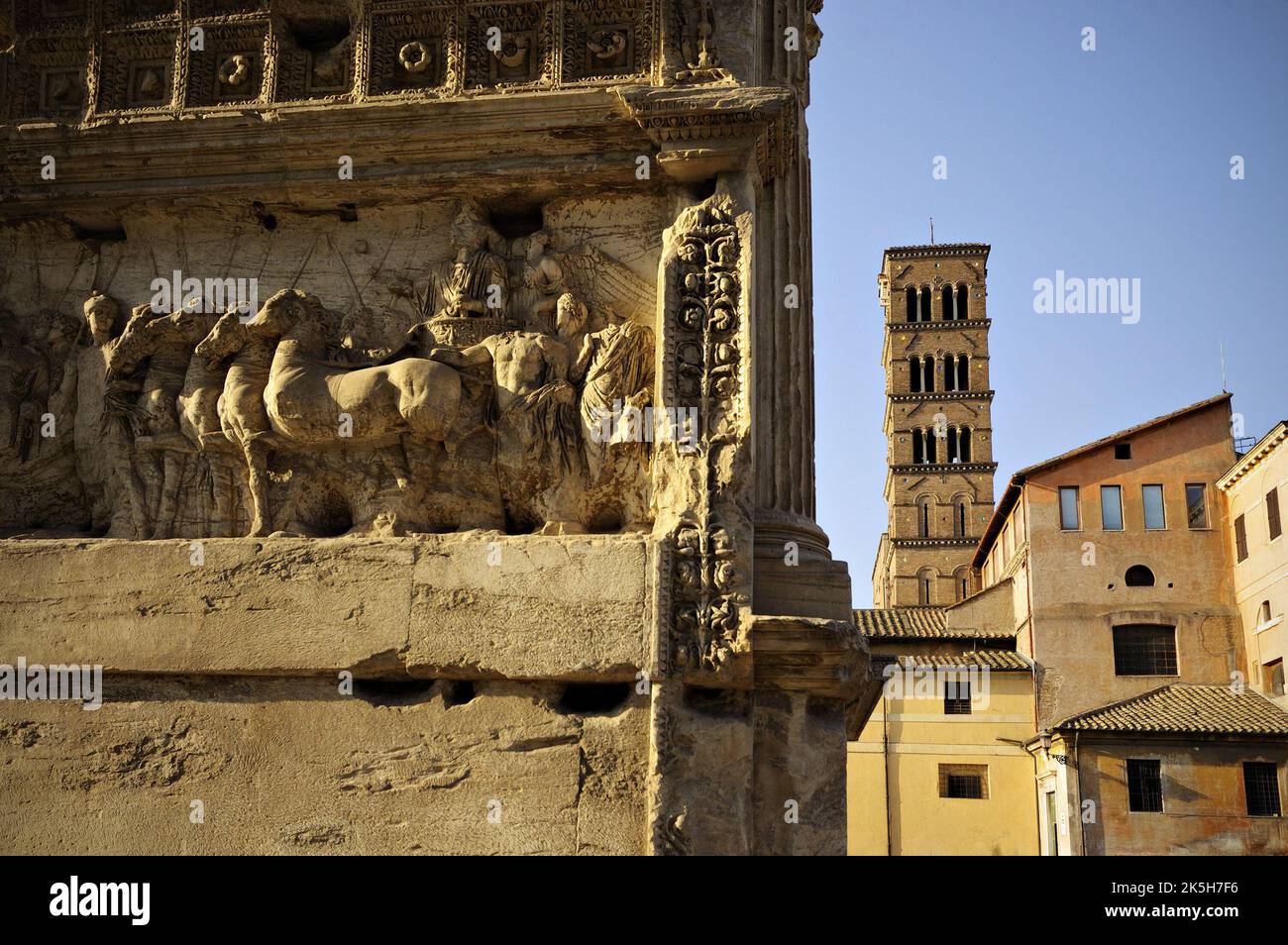 Bassorilievo sull'Arco di Tito, Foro Romano, Roma, Lazio, Italia Foto Stock