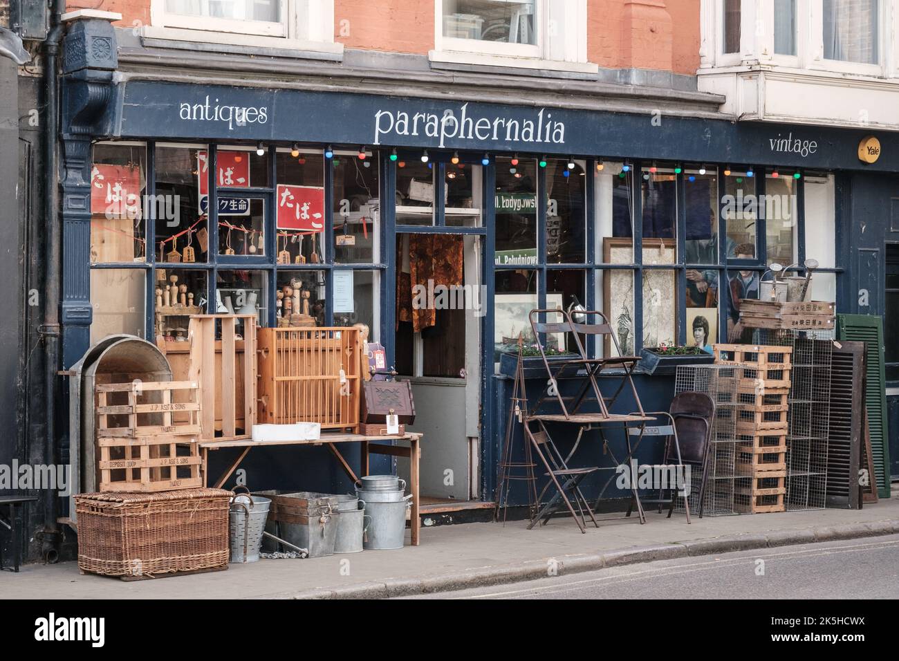 Paraphernalia Antique & Vintage Shop, The Old Town, Margate, Kent, Regno Unito Foto Stock