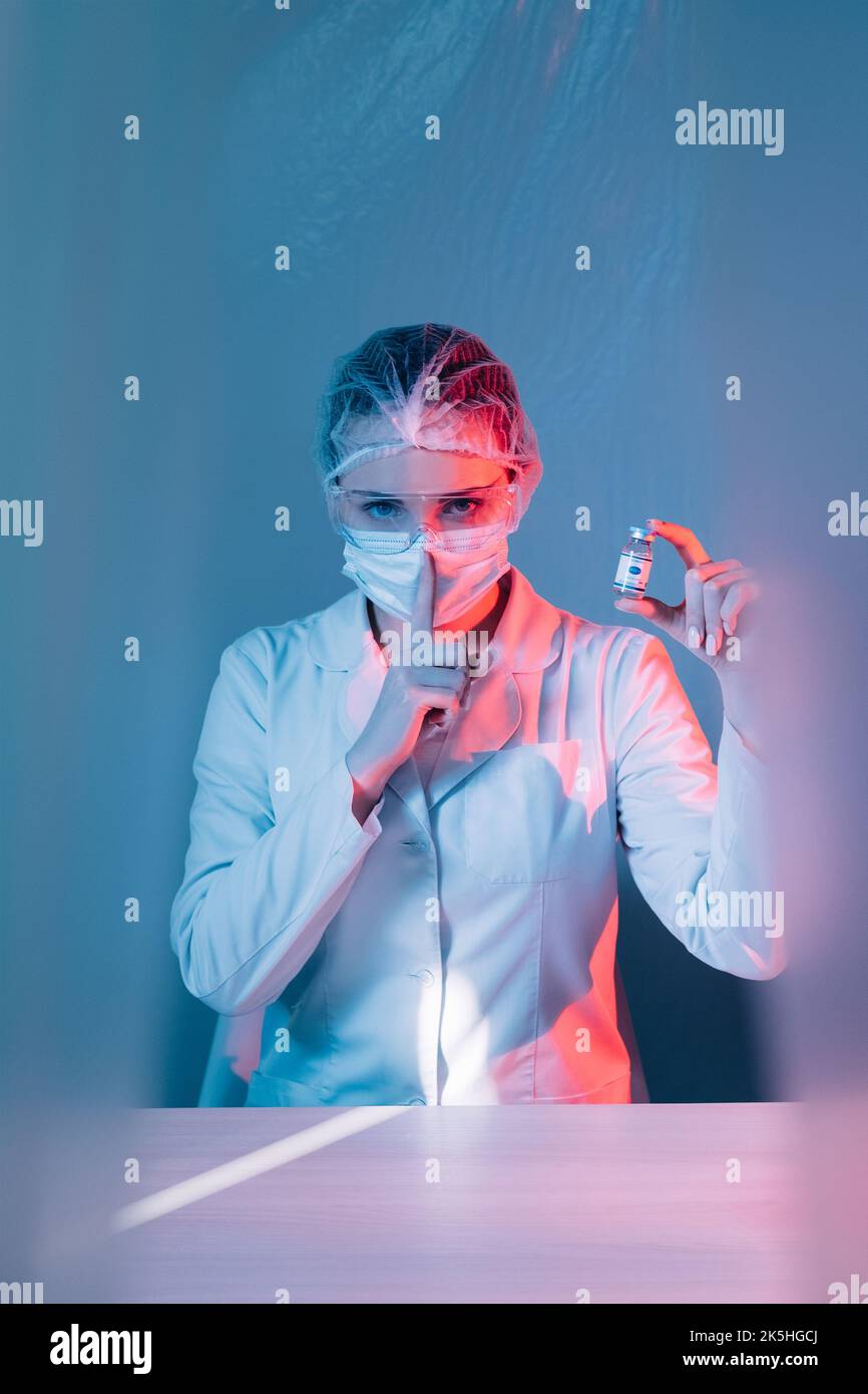 teoria della cospirazione covid-19 medico vaccino segreto Foto Stock