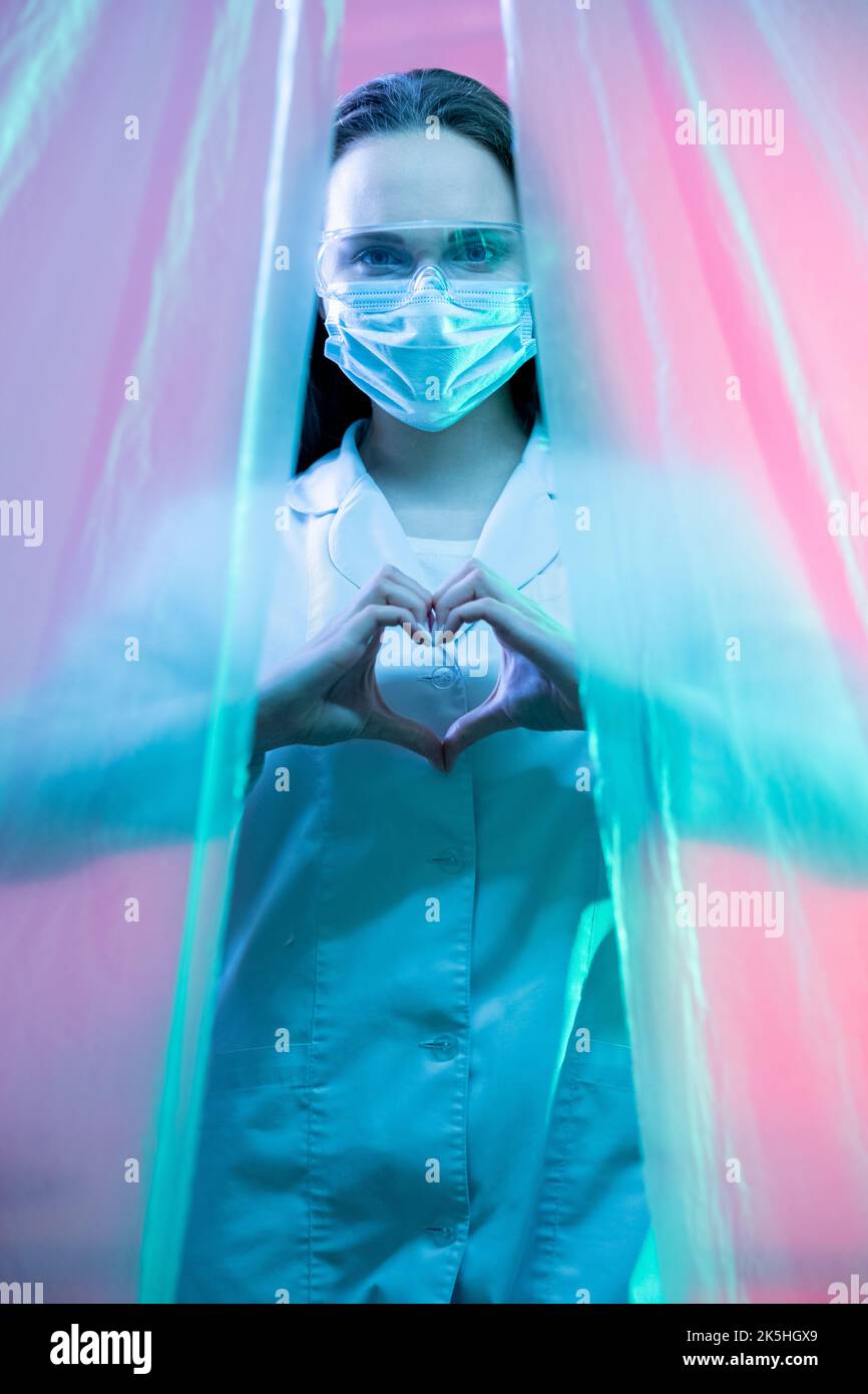 assistenza medica gesto cardiaco femminile grato medico Foto Stock