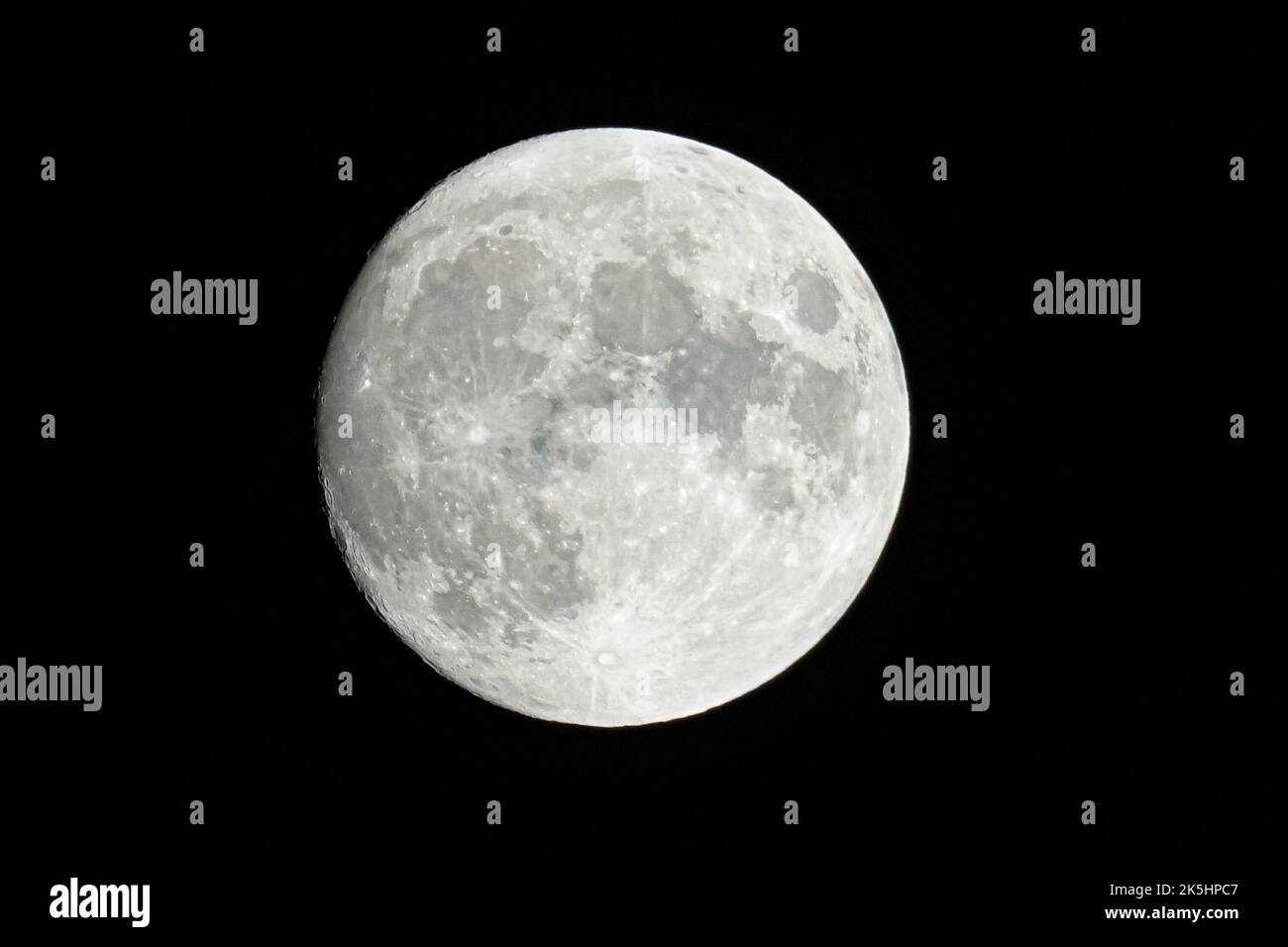 Luna piena il cielo notturno Foto Stock