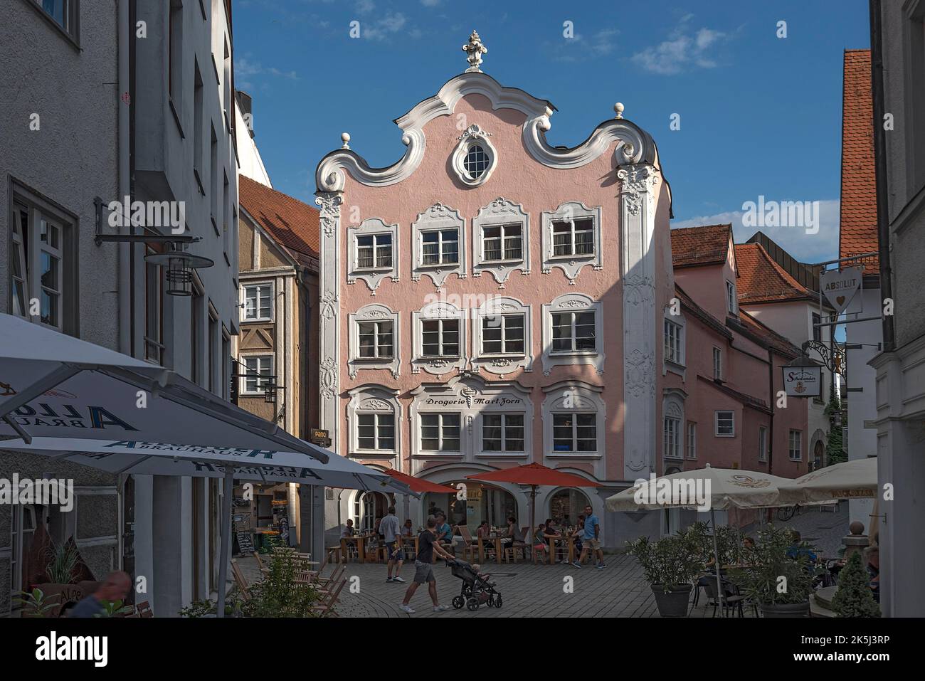 La casa Zorn, patrimonio protetto, facciata rococò ridisegnata 1908, originariamente edificio barocco del 1604, Kempten (Allgaeu), Baviera, Germania Foto Stock