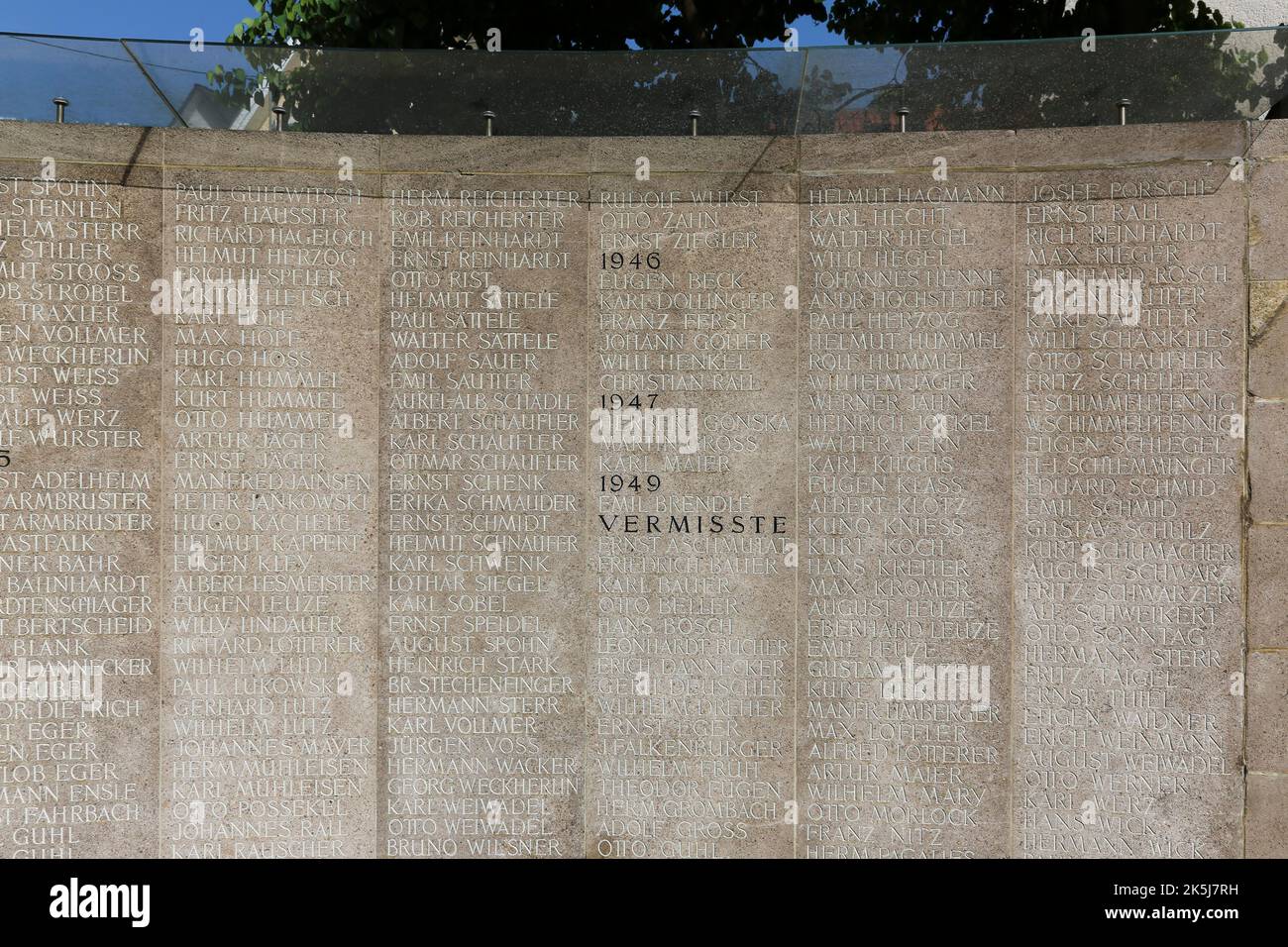 Lapide commemorativa alla Chiesa Protestante di San Andrew's Church, memoriale, elenchi dei nomi dei caduti e dei dispersi, la prima guerra mondiale e la seconda guerra mondiale, Eningen Foto Stock