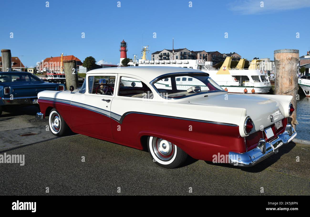 Ford Custom 300 Sedan, Model A7 (1957) in occasione di un incontro di auto classica a Buesum, Germania Foto Stock