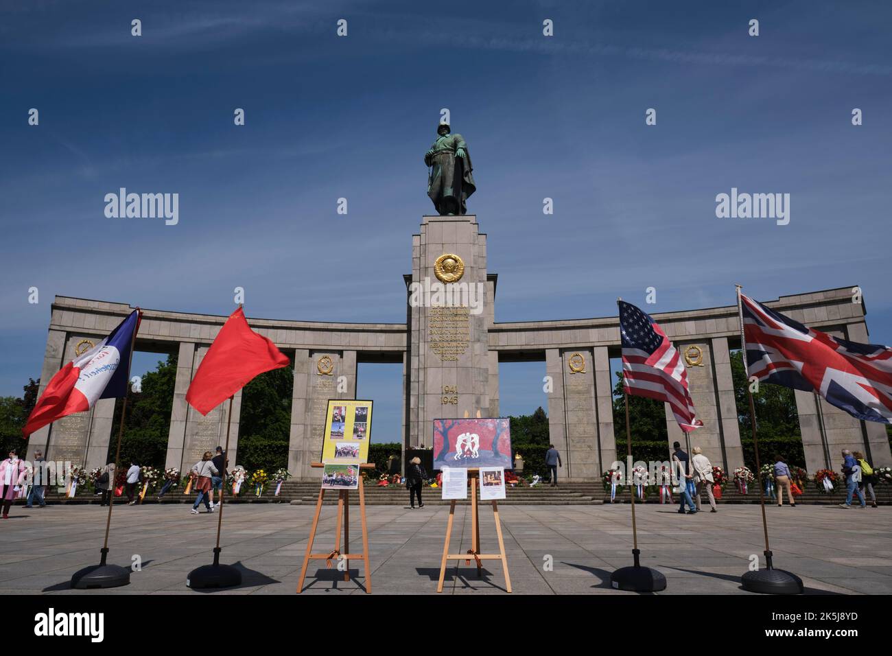 Francia, Unione Sovietica, Stati Uniti, Gran Bretagna (Inghilterra), Germania, Berlino, 08. 05. 2020, giorno della Liberazione, Memoriale a Tiergarten Foto Stock