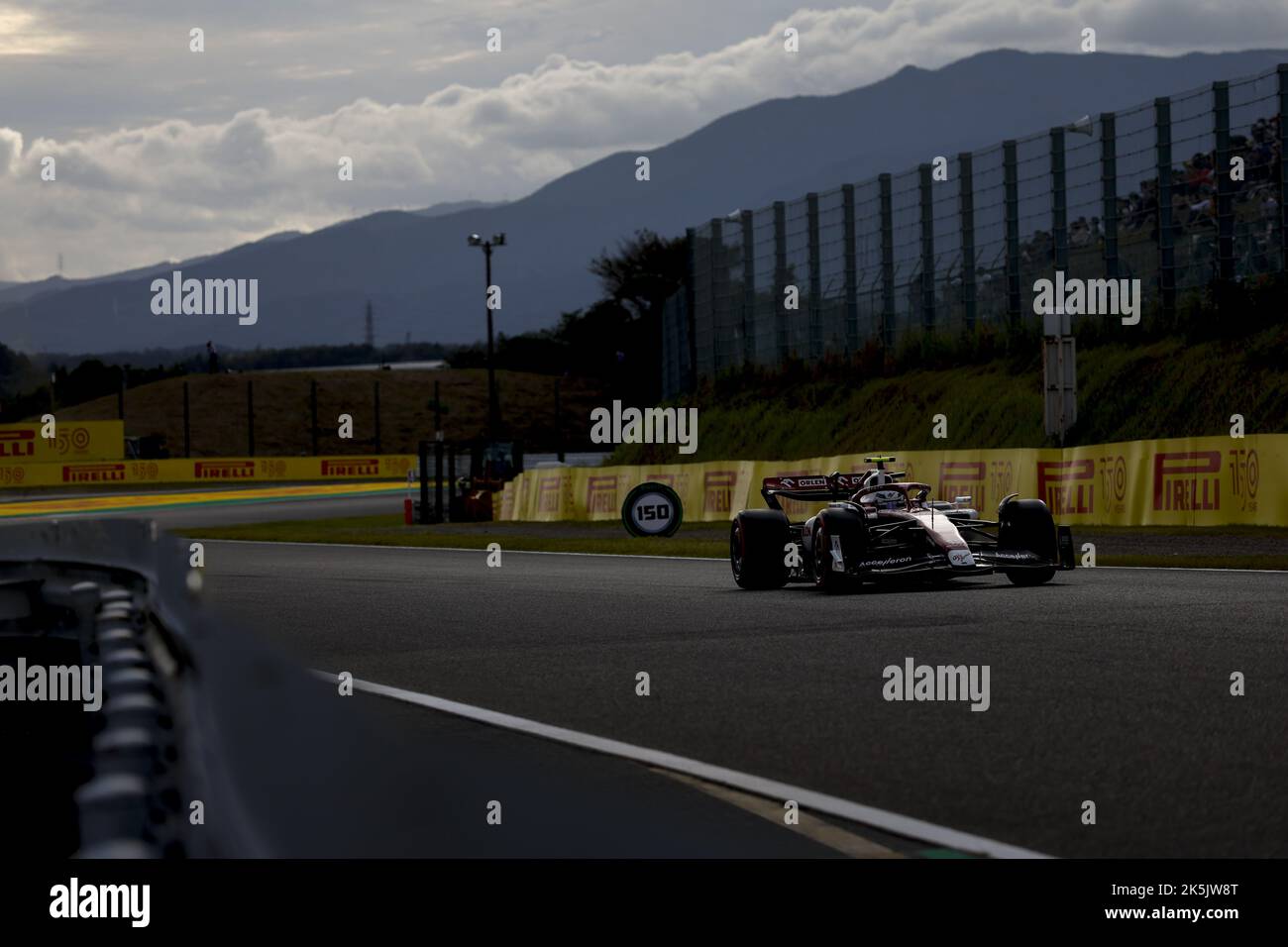 24 ZHOU Guanyu (chi), Alfa Romeo F1 Team ORLEN C42, azione durante il Gran Premio di Formula 1 Honda 2022, 18th° round del Campionato del mondo FIA di Formula uno 2022 dal 7 al 9 ottobre 2022 sul Suzuka International Racing Course, a Suzuka, Prefettura di mie, Giappone - Foto: DPPI/DPPI/LiveMedia Foto Stock