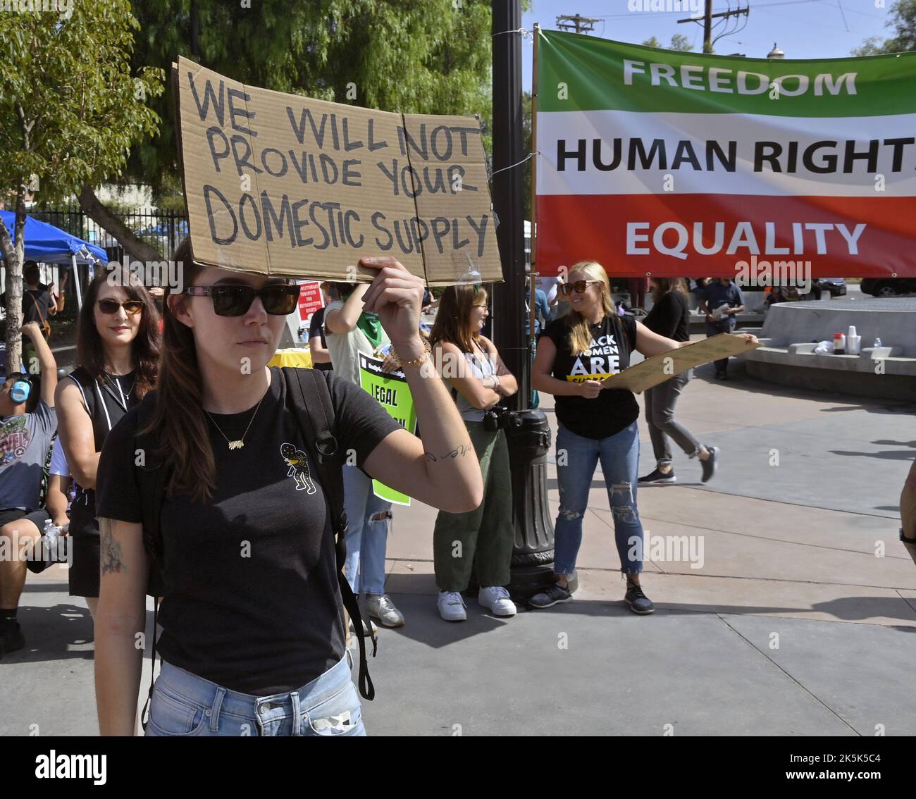 Los Angeles, Stati Uniti. 08th Ott 2022. Centinaia di persone si radunano per i diritti riproduttivi delle donne come parte di una protesta nazionale del ribaltamento di Roe contro Wade nella sezione Boyle Heights di Los Angeles sabato 8 ottobre 2021. Foto di Jim Ruymen/UPI Credit: UPI/Alamy Live News Foto Stock