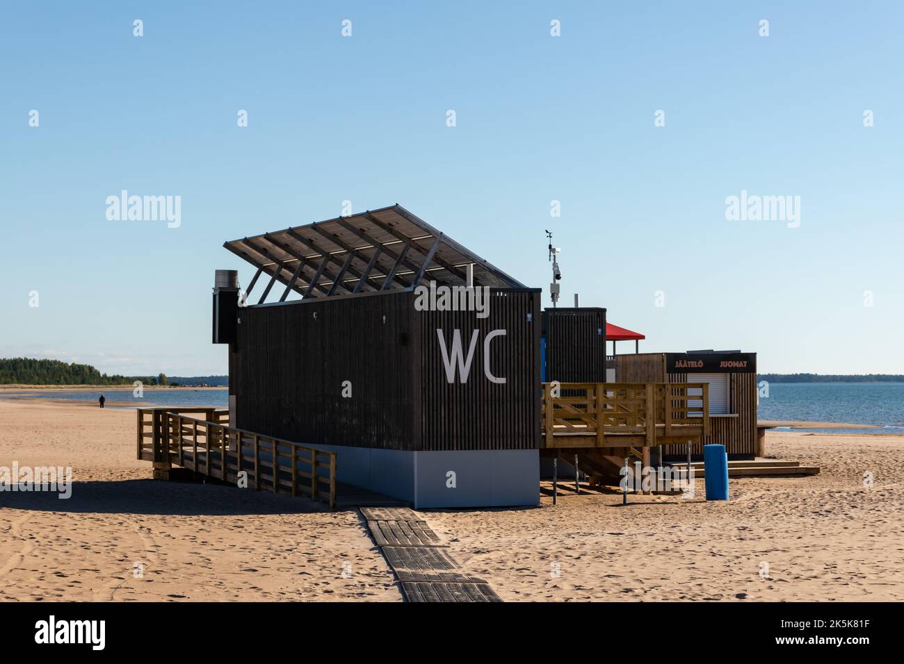 Yyteri, pori, Finlandia. Settembre 5, 2022. Edificio pubblico di servizi igienici sulla spiaggia di Yyteri a pori, Finlandia Foto Stock