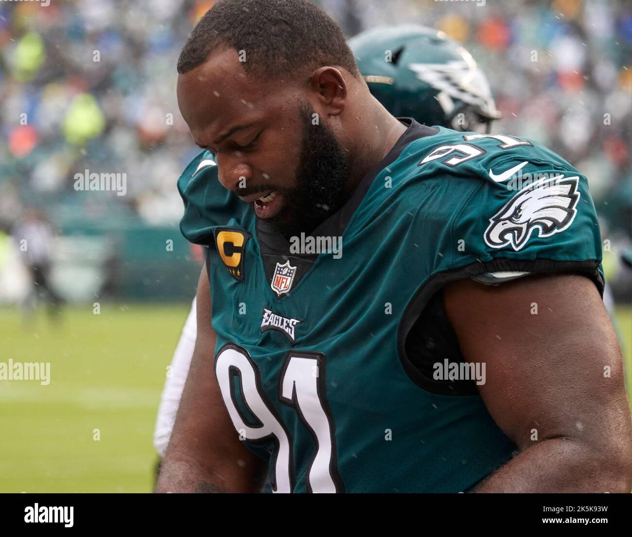 Philadelphia, Pennsylvania, Stati Uniti. 9th Ott 2022. Philadelphia Eagles Defensive Tackle Fletcher Cox (91) a margine durante una partita della NFL contro i Jacksonville Jaguars al Lincoln Financial Field di Philadelphia, Pennsylvania, domenica 2 2022 ottobre. Duncan Williams/CSM/Alamy Live News Foto Stock