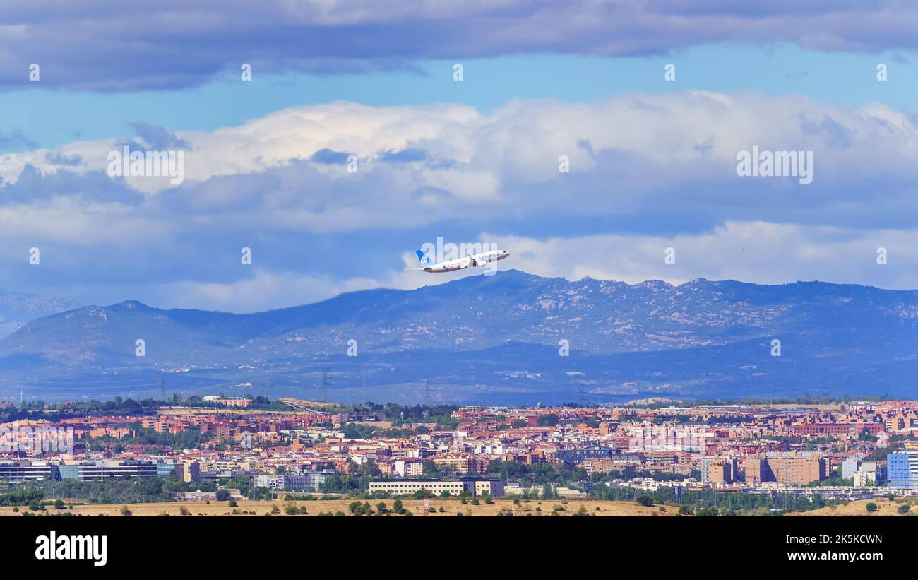 Madrid, Spagna, 30 ottobre 2022: Aereo della compagnia aerea Aireuropa decollo dall'aeroporto di Barajas. Foto Stock