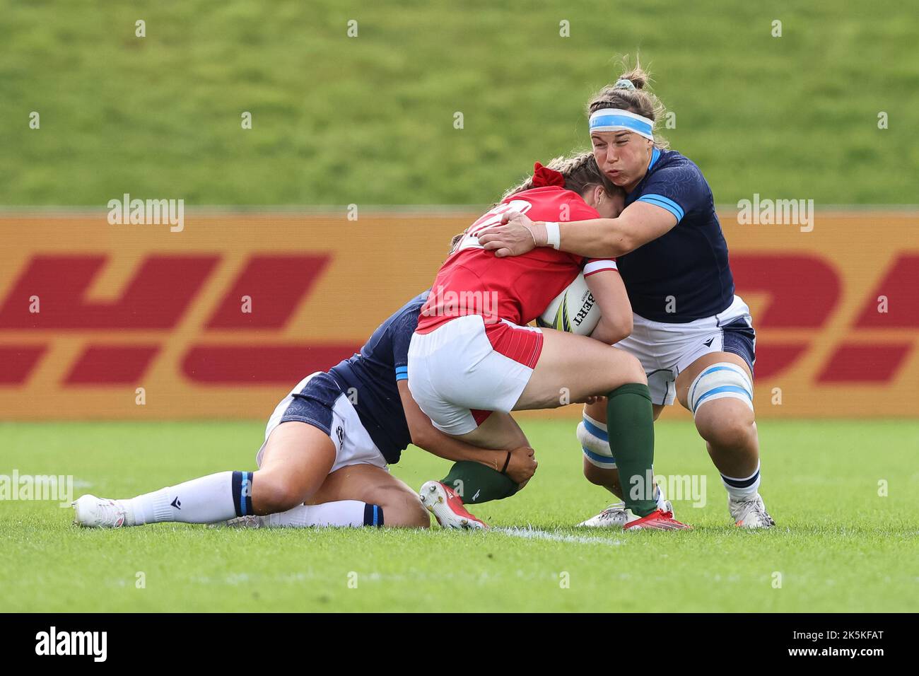 Whangarei, Nuova Zelanda. 09th Ott 2022. Rachel Malcolm (capitano) della Scozia affronta il giocatore gallese durante la partita della Coppa del mondo di rugby femminile Galles Women vs Scotland Women al Semenoff Stadium, Whangarei, Nuova Zelanda, 9th ottobre 2022 (Photo by Natalie Bell/News Images) a Whangarei, Nuova Zelanda, il 10/9/2022. (Foto di Natalie Bell/News Images/Sipa USA) Credit: Sipa USA/Alamy Live News Foto Stock