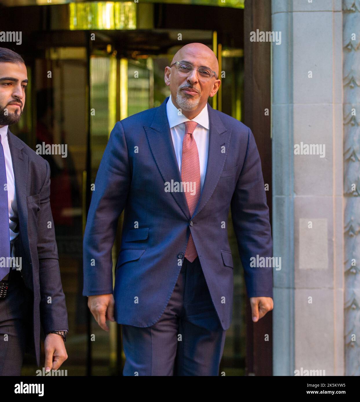 Londra, Inghilterra, Regno Unito. 9th Ott 2022. Il Cancelliere del Ducato di Lancaster, il Ministro per le relazioni intergovernative e il Ministro per le pari opportunità NADHIM ZAHAWI si è visto a Westminster dopo le interviste in concorso alle esposizioni politiche di domenica. (Credit Image: © Tayfun Salci/ZUMA Press Wire) Foto Stock