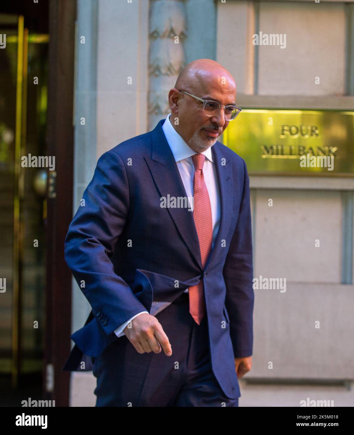 Londra, Inghilterra, Regno Unito. 9th Ott 2022. Il Cancelliere del Ducato di Lancaster, il Ministro per le relazioni intergovernative e il Ministro per le pari opportunità NADHIM ZAHAWI si è visto a Westminster dopo le interviste in concorso alle esposizioni politiche di domenica. (Credit Image: © Tayfun Salci/ZUMA Press Wire) Foto Stock