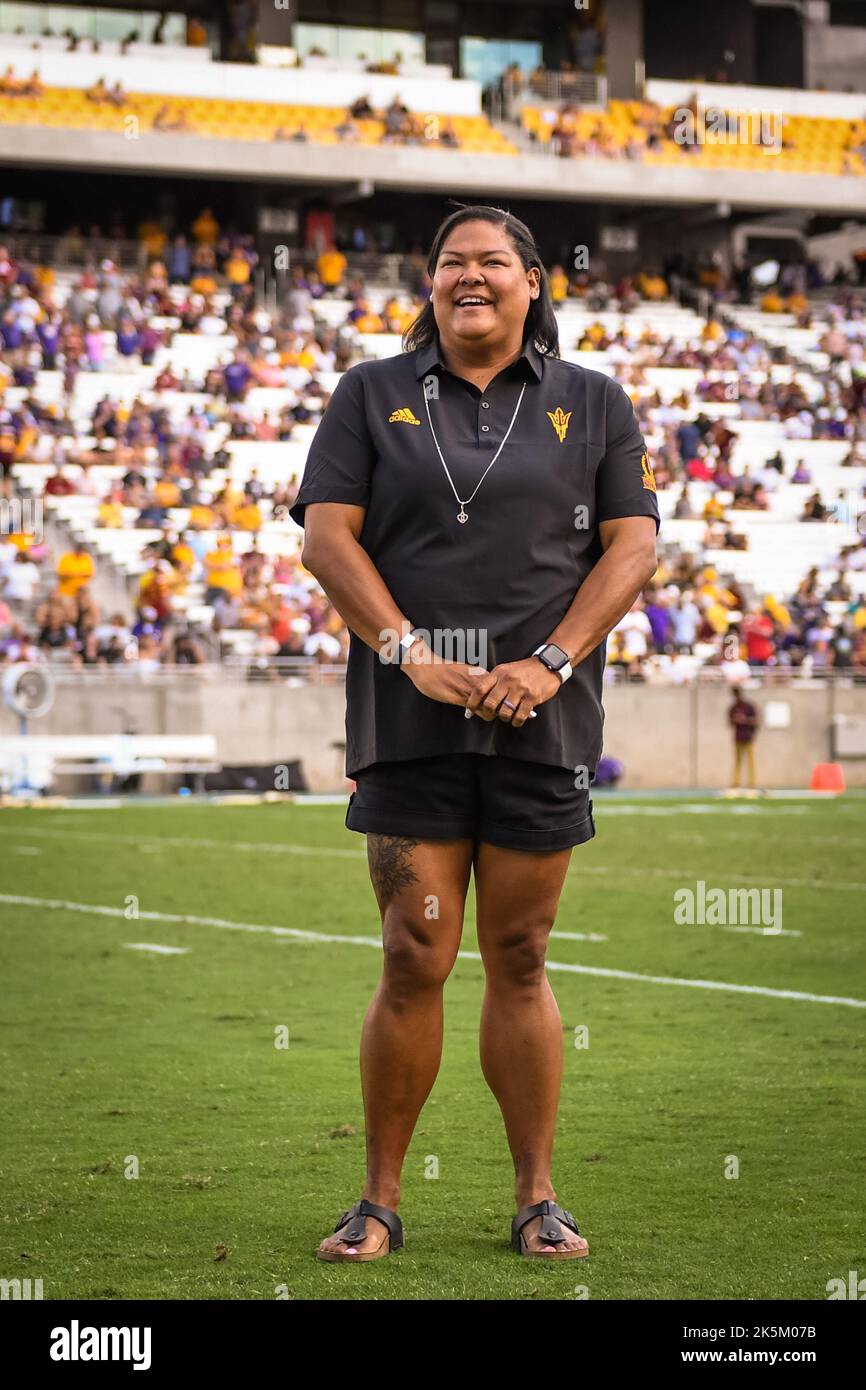 Jessica Pressley, ex alumni dello stato dell'Arizona, è onorata a metà campo durante la cerimonia dell'Arizona state Hall durante la metà di una partita di football dell'università NCAA Foto Stock