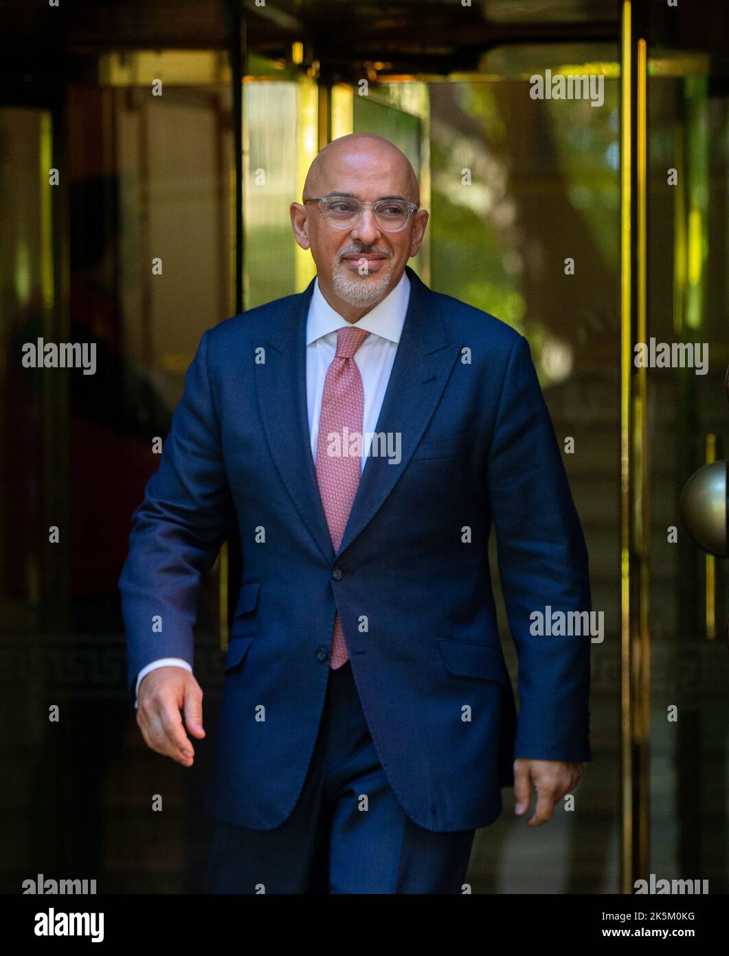 Londra, Inghilterra, Regno Unito. 9th Ott 2022. Il Cancelliere del Ducato di Lancaster, il Ministro per le relazioni intergovernative e il Ministro per le pari opportunità NADHIM ZAHAWI si è visto a Westminster dopo le interviste in concorso alle esposizioni politiche di domenica. (Credit Image: © Tayfun Salci/ZUMA Press Wire) Foto Stock