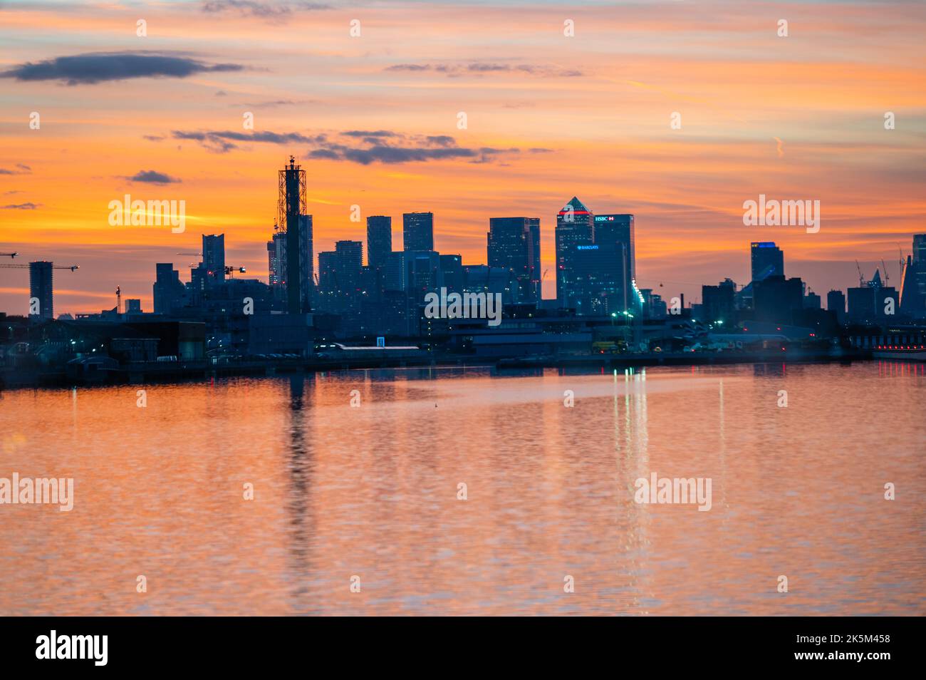 Vista di Canary Wharf al tramonto, Londra Foto Stock