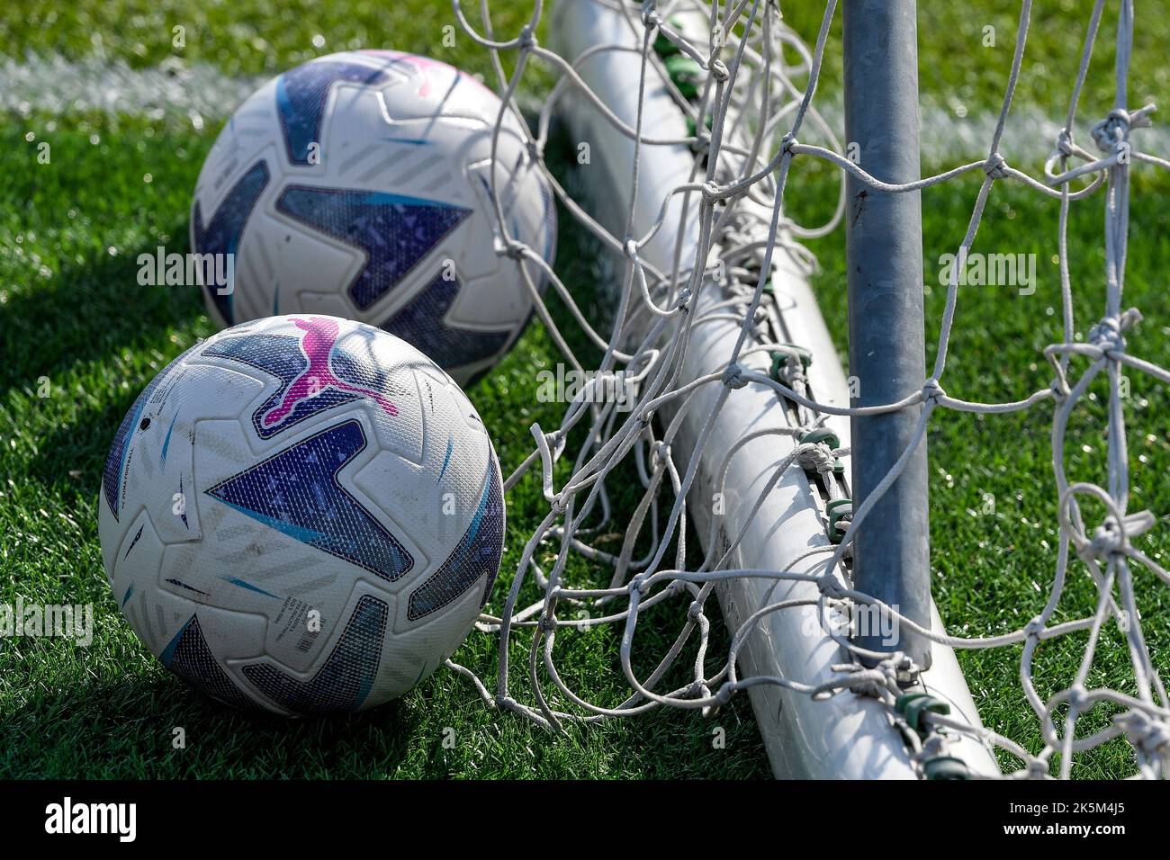Diverse puma 'Orbita' Serie A sono viste in campo durante la Serie A partita di calcio tra US Sassuolo e FC Internazionale a Citta Foto Stock