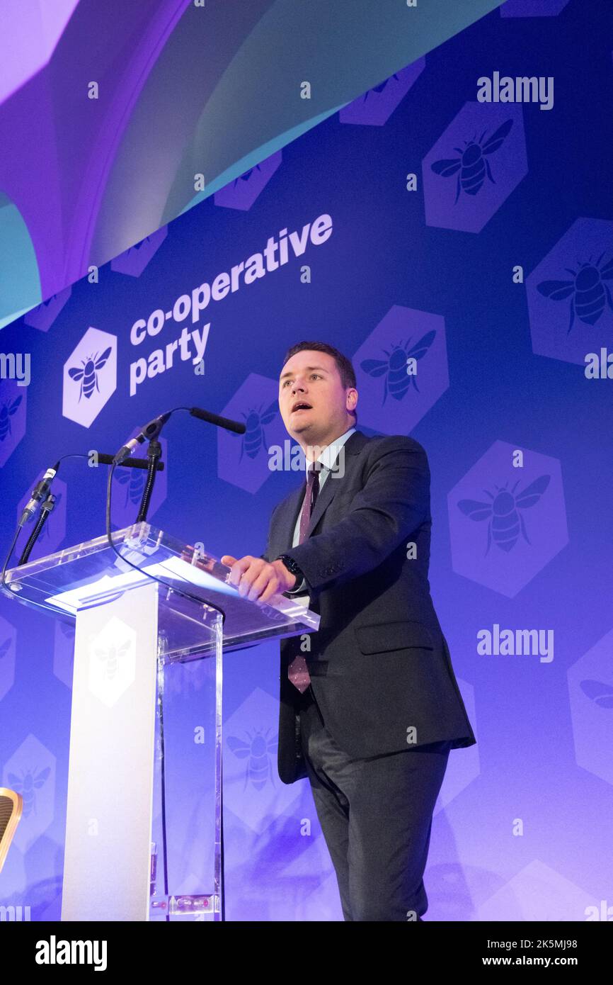 The Co-operated Party Conference 2022, Queens Hotel, Leeds, Yorkshire, Inghilterra, REGNO UNITO. 9th Ott 2022. WES Streeting MP, Shadow Secretary of state for Health and Social Care, intervenendo alla Conferenza annuale del Partito cooperativo. Credit: Alan Beastall/Alamy Live News Foto Stock