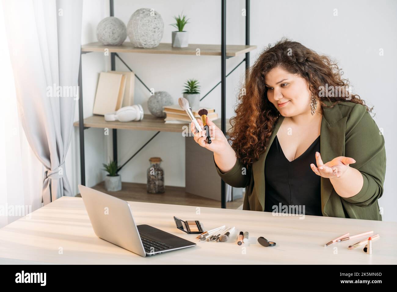 bellezza blog più dimensione donna cosmetica esperto Foto Stock