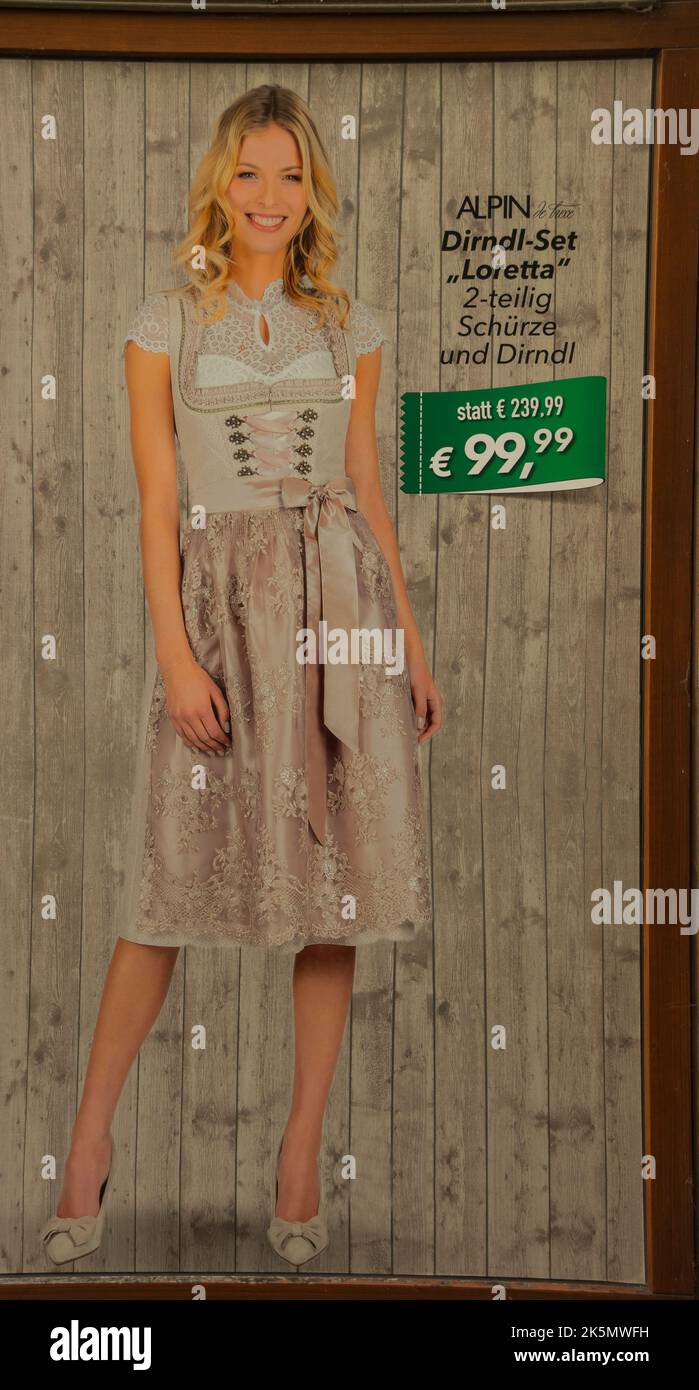 Pubblicità per donne dirndl abito tradizionale - Austria Foto Stock