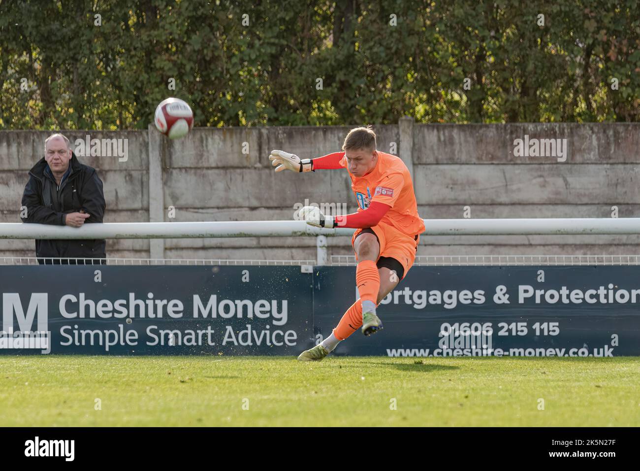 Warrington Rylands prende la città di Nantwich nel fa Trophy, Nantwich, Cheshire, Inghilterra, 8th ottobre, 2022. Foto d'archivio di Credit Mark Percy/Alamy. Foto Stock