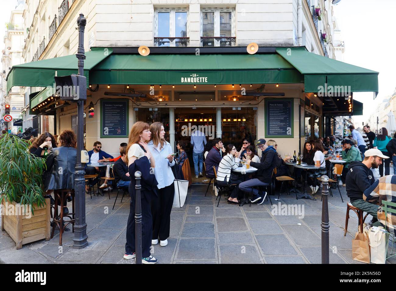 La banquette è un ristorante francese tradizionale situato nel 3D° arrondissement di Parigi su Rue Turenne . Parigi. Francia. Foto Stock