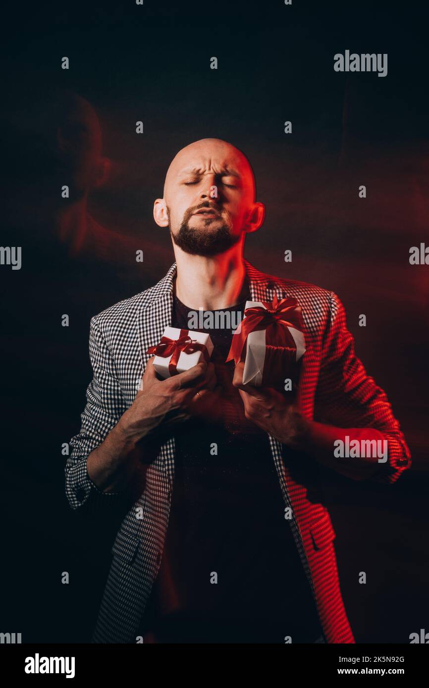 compleanno regalo felice uomo festa di saluto Foto Stock