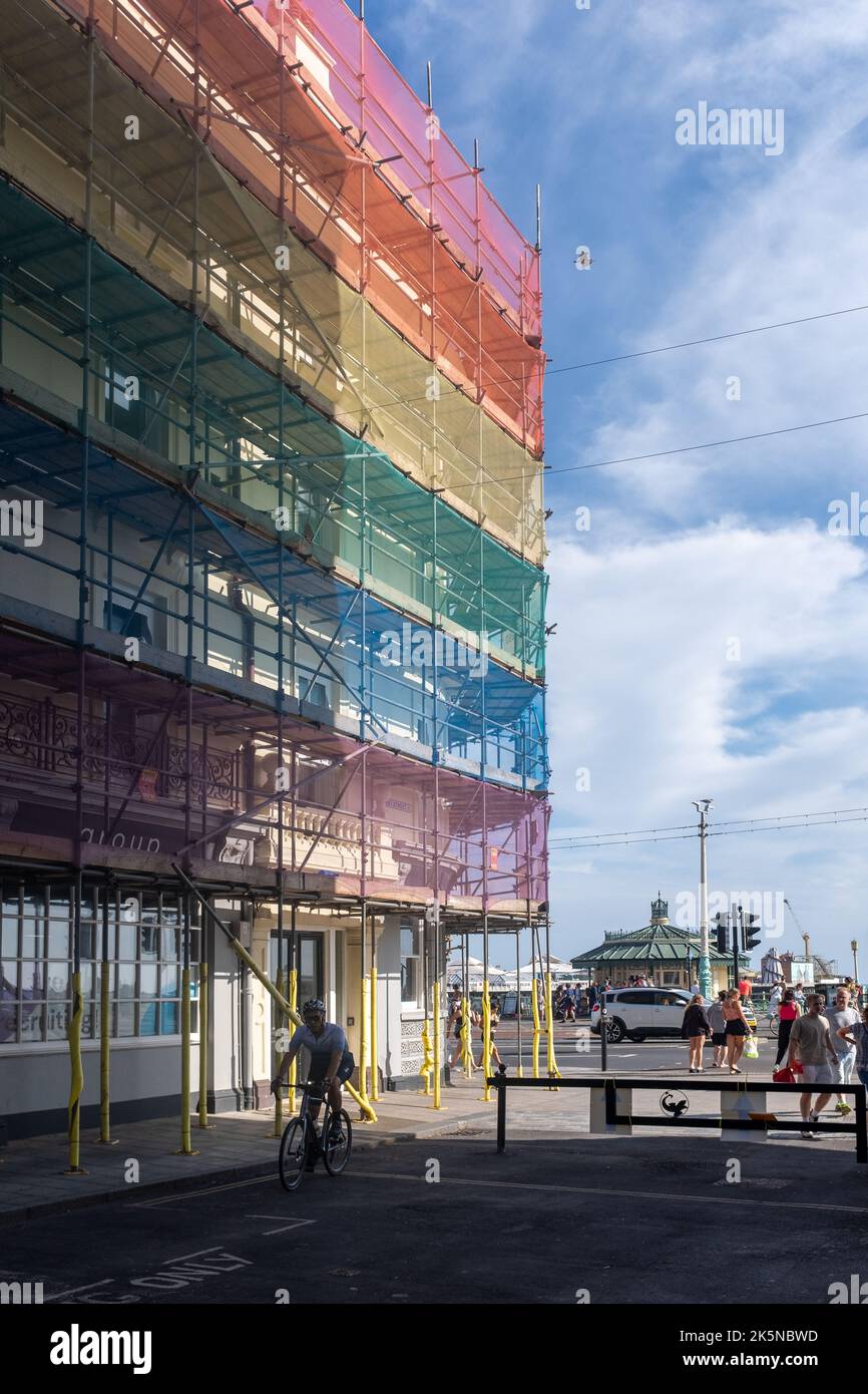 Copertura per ponteggi in colori PRIDE, Brighton, Regno Unito Foto Stock