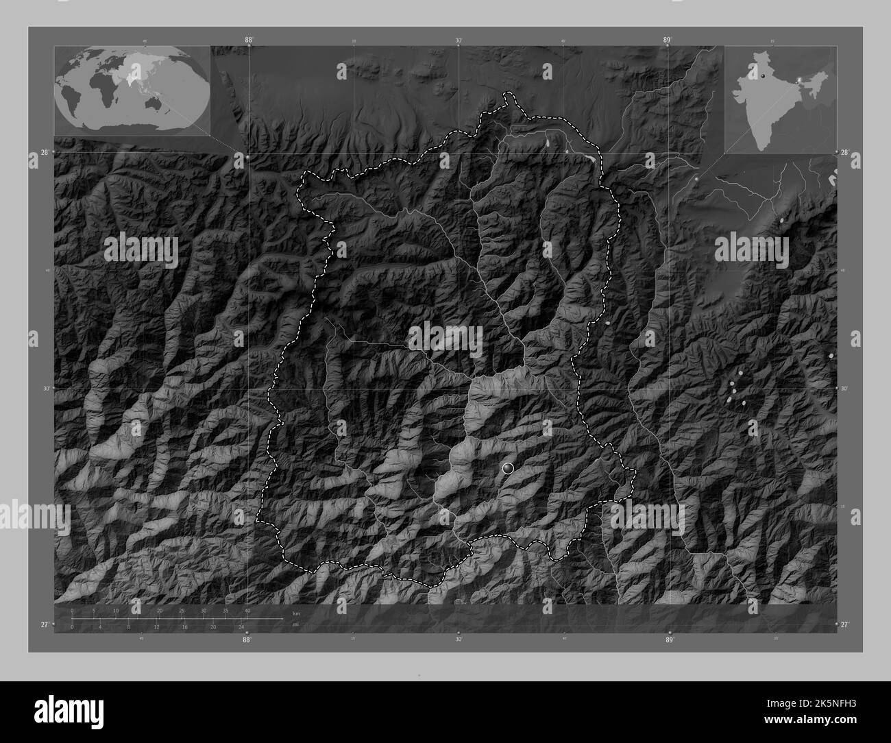 Sikkim, stato dell'India. Mappa in scala di grigi con laghi e fiumi. Mappe delle posizioni ausiliarie degli angoli Foto Stock