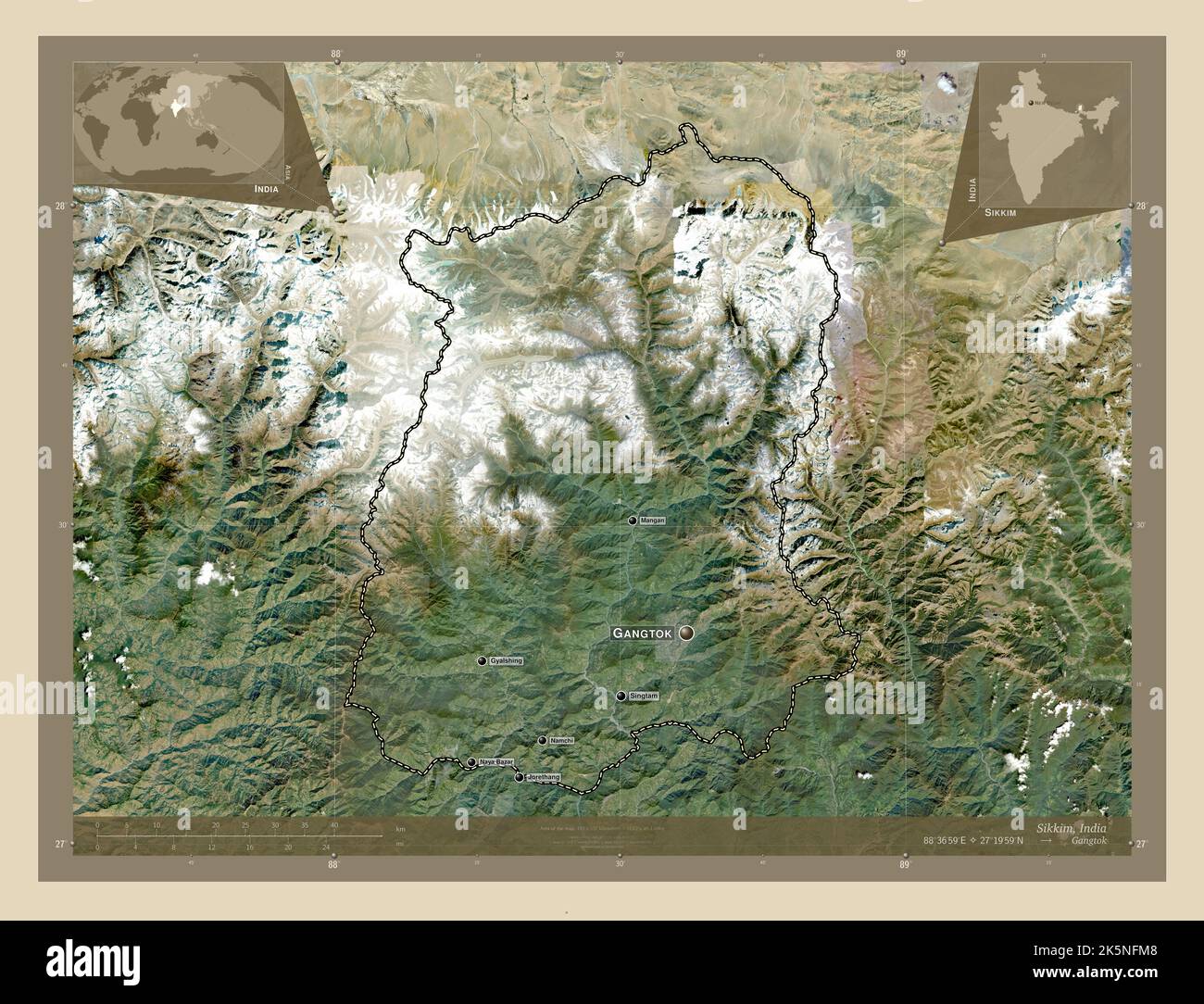 Sikkim, stato dell'India. Mappa satellitare ad alta risoluzione. Località e nomi delle principali città della regione. Mappe delle posizioni ausiliarie degli angoli Foto Stock