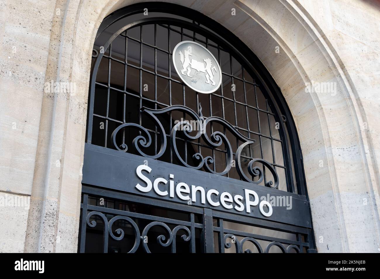 Cartello all'ingresso dell'Istituto di Studi politici di Parigi (Institut d'Etudes Politiques o IEP), conosciuto anche come Sciences po, o Science po Paris Foto Stock