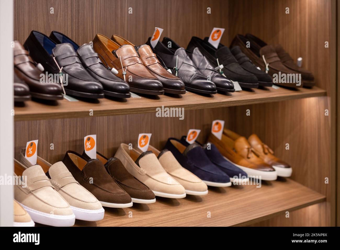 Mens shoes sale inside shop immagini e fotografie stock ad alta risoluzione Alamy